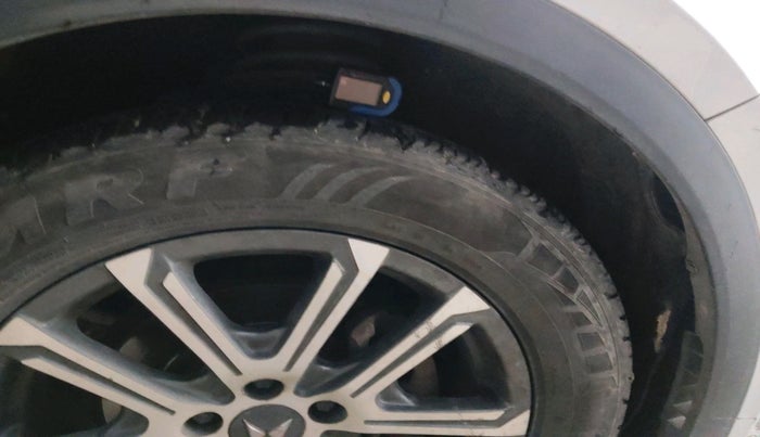 2022 Mahindra XUV700 AX 7 LUXURY P AT 7 STR, Petrol, Automatic, 81,399 km, tyre