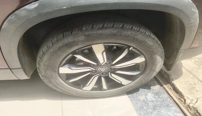 2019 MG HECTOR SHARP 1.5 DCT PETROL, Petrol, Automatic, 1,01,047 km, tyre