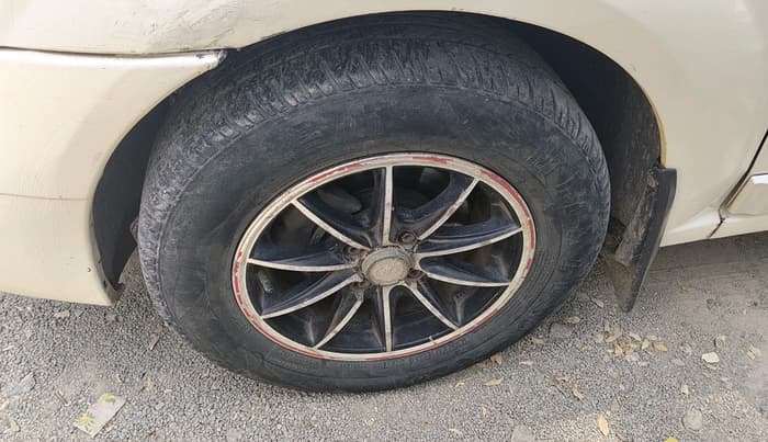 2011 Mahindra Verito 1.5 D6, Diesel, Manual, 1,64,183 km, tyre