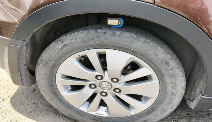 2015 Maruti S Cross ALPHA 1.3, Diesel, Manual, 1,47,732 km, tyre