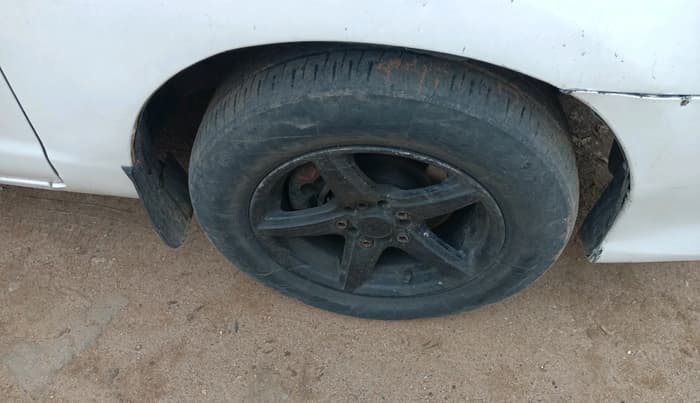 2006 Toyota Innova 2.5 G2, Diesel, Manual, 1,89,866 km, tyre