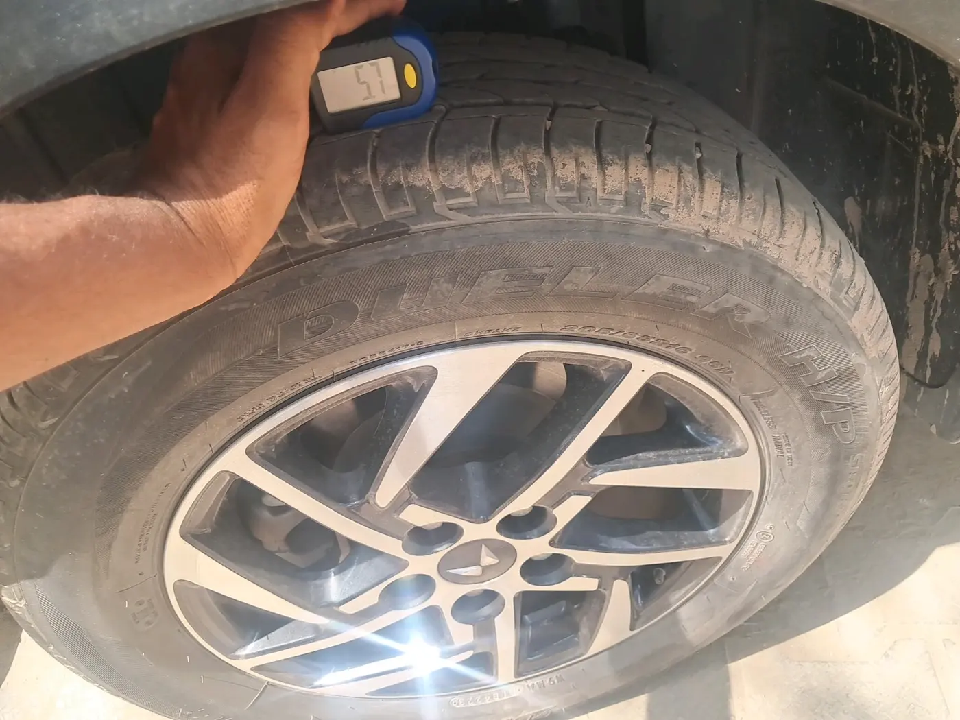 2024 Mahindra XUV300 W8 (O) 1.2 PETROL, Petrol, Manual, 23,627 km, tyre