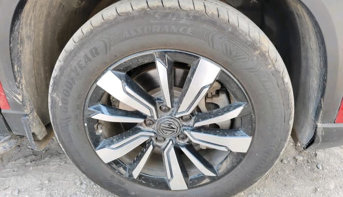 2020 MG HECTOR PLUS SHARP 1.5 PETROL TURBO DCT 6-STR, Petrol, Automatic, 55,326 km, tyre