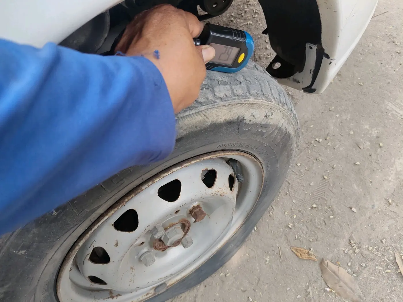 2013 Tata Indica EV2 GLS EMAX CNG, CNG, Manual, 82,048 km, tyre