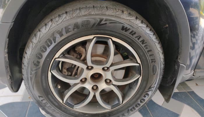 2013 Mahindra XUV500 W6, Diesel, Manual, 1,00,416 km, tyre