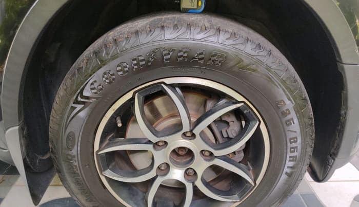 2013 Mahindra XUV500 W6, Diesel, Manual, 1,00,416 km, tyre