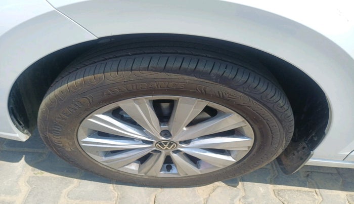 2025 Volkswagen VIRTUS Highline Plus 1.0 TSI MT, Petrol, Manual, 1,858 km, tyre