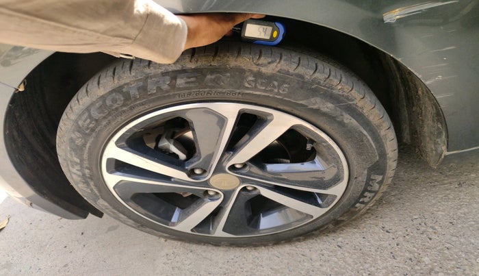 2023 Tata ALTROZ XZA, Petrol, Automatic, 21,150 km, tyre