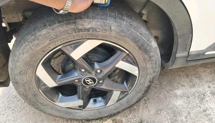 2019 Hyundai VENUE SX 1.0 TURBO DUAL TONE, Petrol, Manual, 60,090 km, tyre