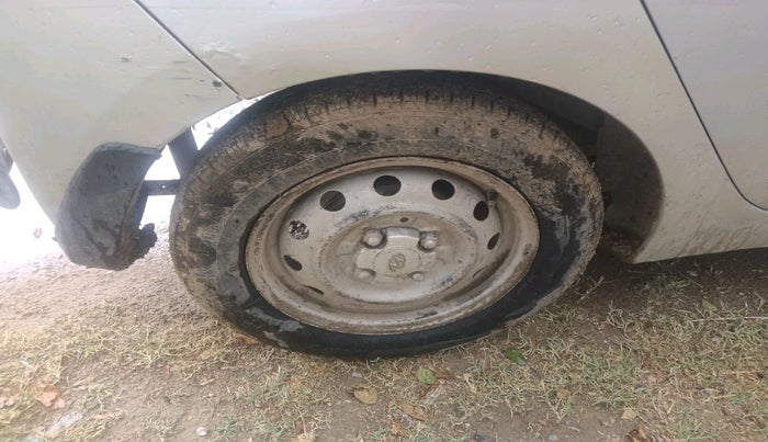 2017 Hyundai Eon ERA +, CNG, Manual, 1,43,881 km, tyre