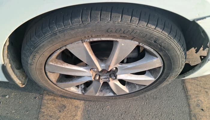 2012 Hyundai Verna FLUIDIC 1.6 VTVT SX, Petrol, Manual, 1,02,161 km, tyre