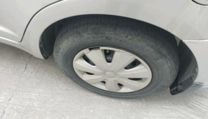 2010 Maruti Swift Dzire VXI, Petrol, Manual, 1,04,500 km, tyre