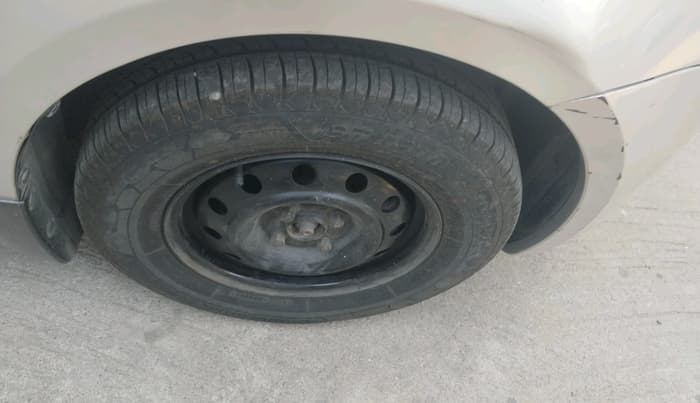 2010 Maruti Swift Dzire VXI, Petrol, Manual, 1,04,500 km, tyre
