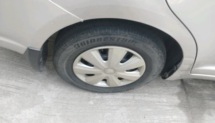 2010 Maruti Swift Dzire VXI, Petrol, Manual, 1,04,500 km, tyre