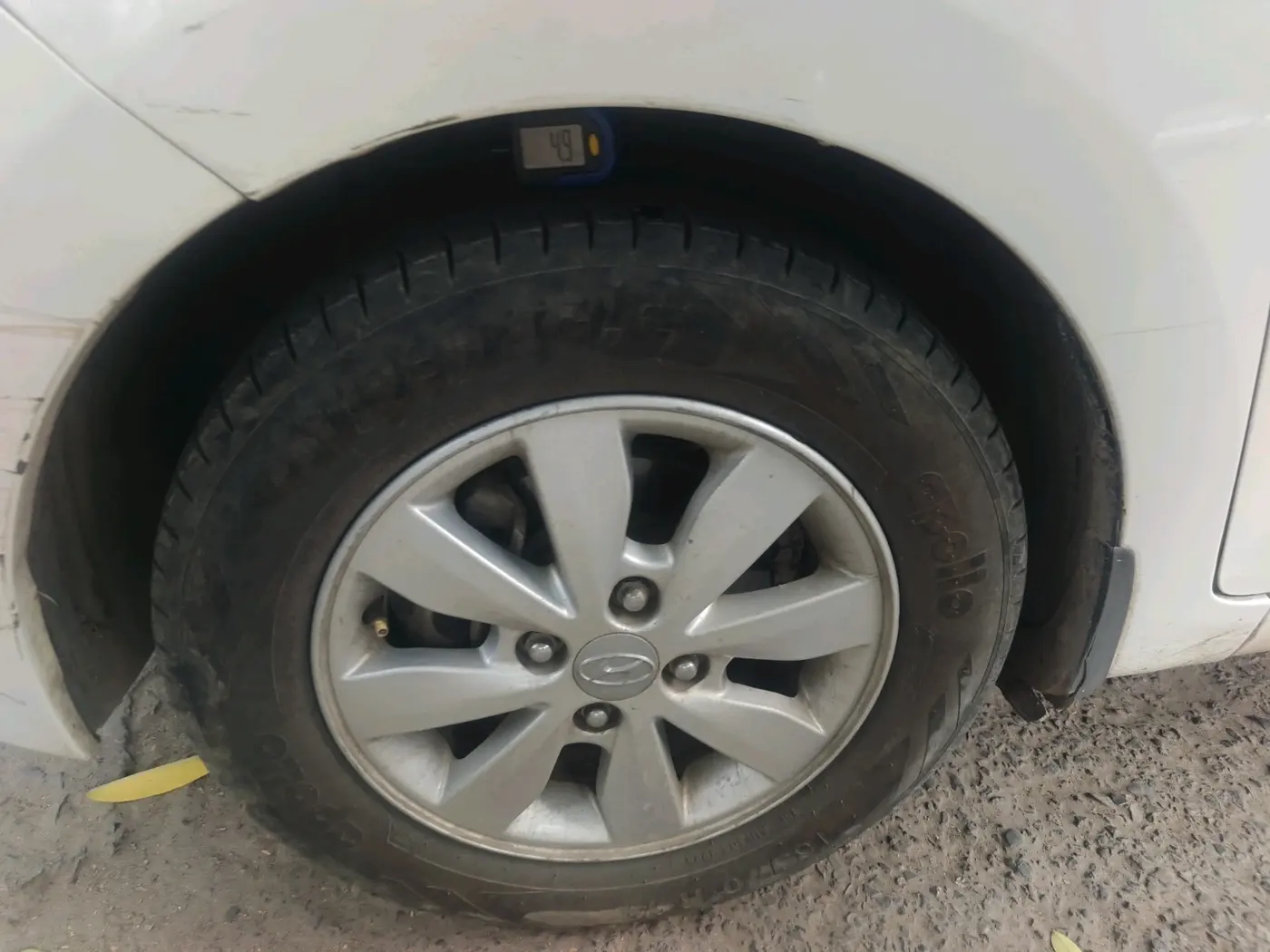 2016 Hyundai Xcent SX 1.2, CNG, Manual, 1,18,938 km, tyre