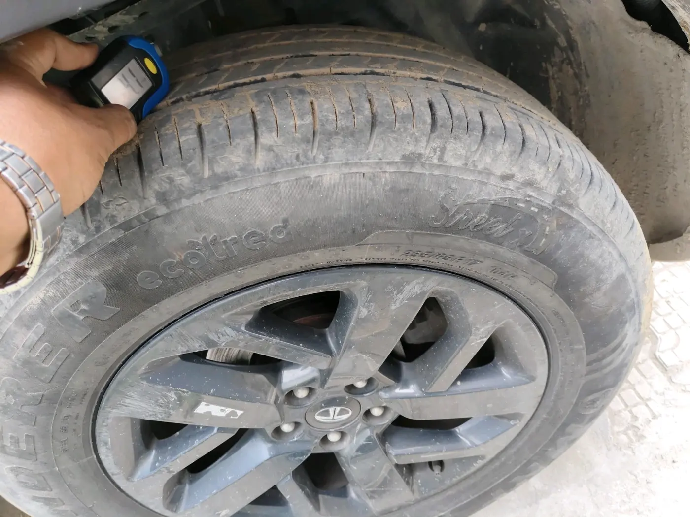 2023 Tata Harrier XTA PLUS 2.0L KRYOTEC DARK EDITION, Diesel, Automatic, 36,365 km, tyre