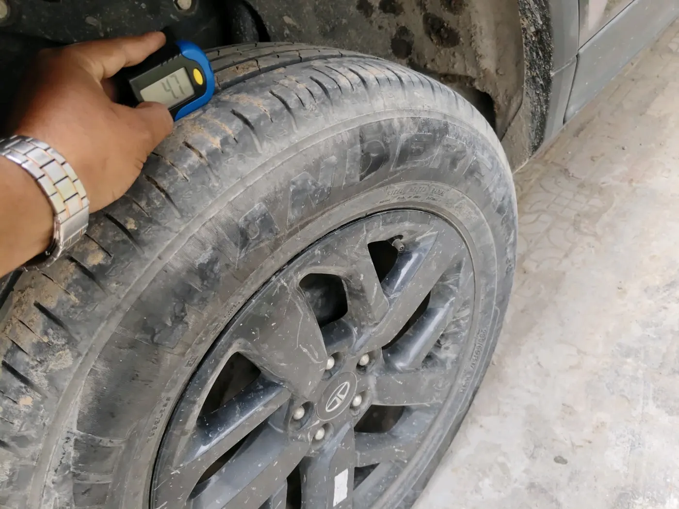 2023 Tata Harrier XTA PLUS 2.0L KRYOTEC DARK EDITION, Diesel, Automatic, 36,365 km, tyre