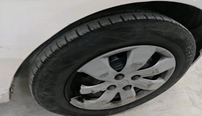 2014 Honda Mobilio 1.5L I-VTEC S, Petrol, Manual, 1,29,242 km, tyre