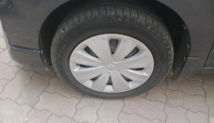 2017 Maruti Ertiga VXI CNG, CNG, Manual, 71,044 km, tyre