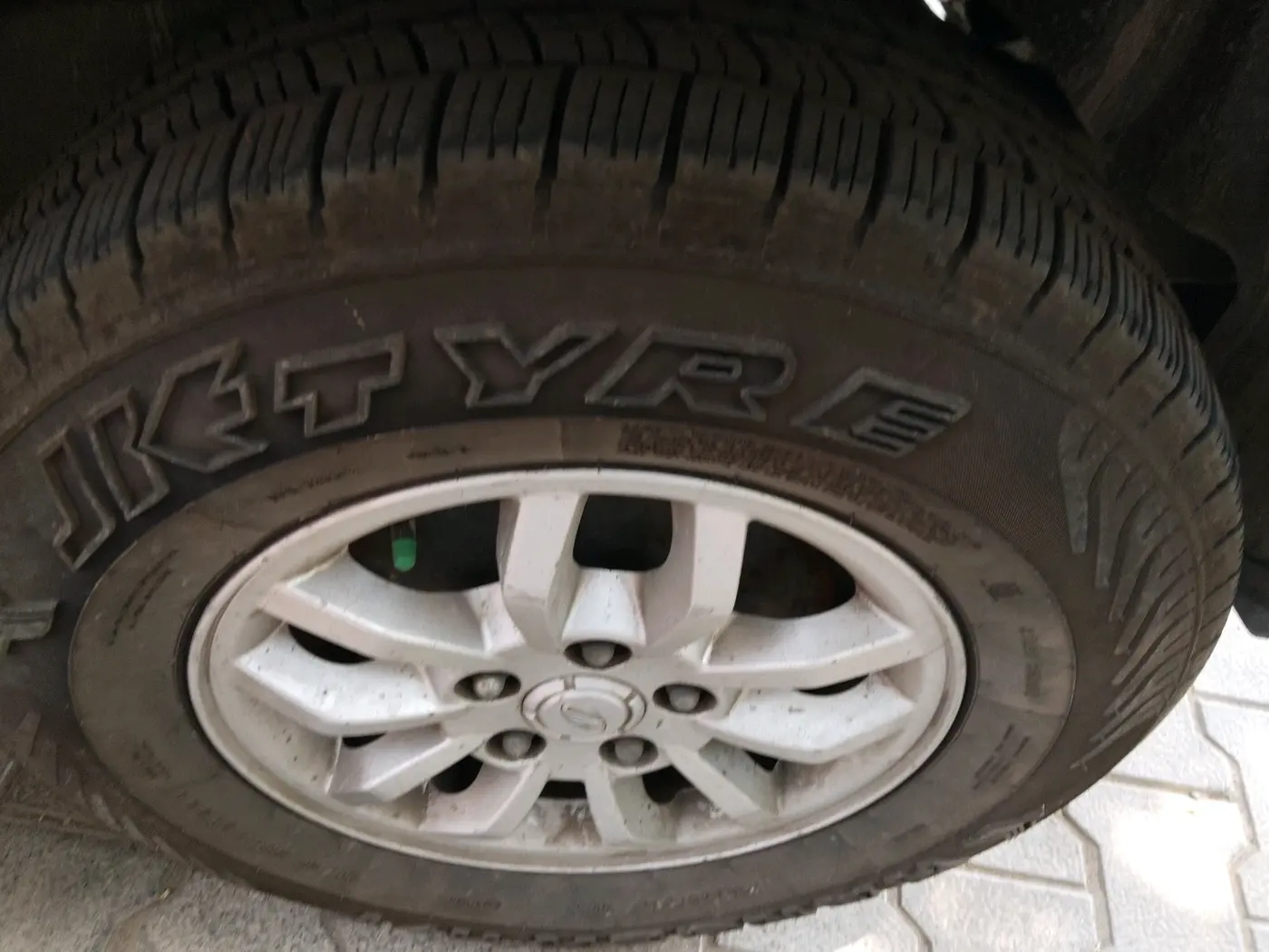 2018 Mahindra TUV300 T8, Diesel, Manual, 1,19,079 km, tyre