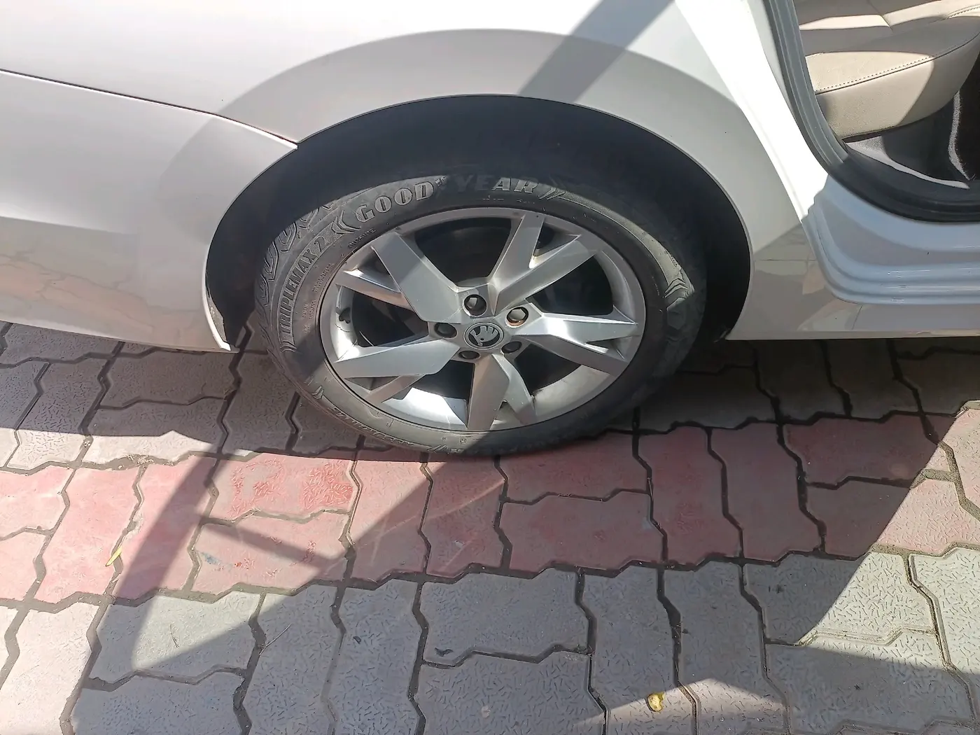 2022 Skoda Octavia STYLE 2.0, Petrol, Automatic, 38,859 km, tyre