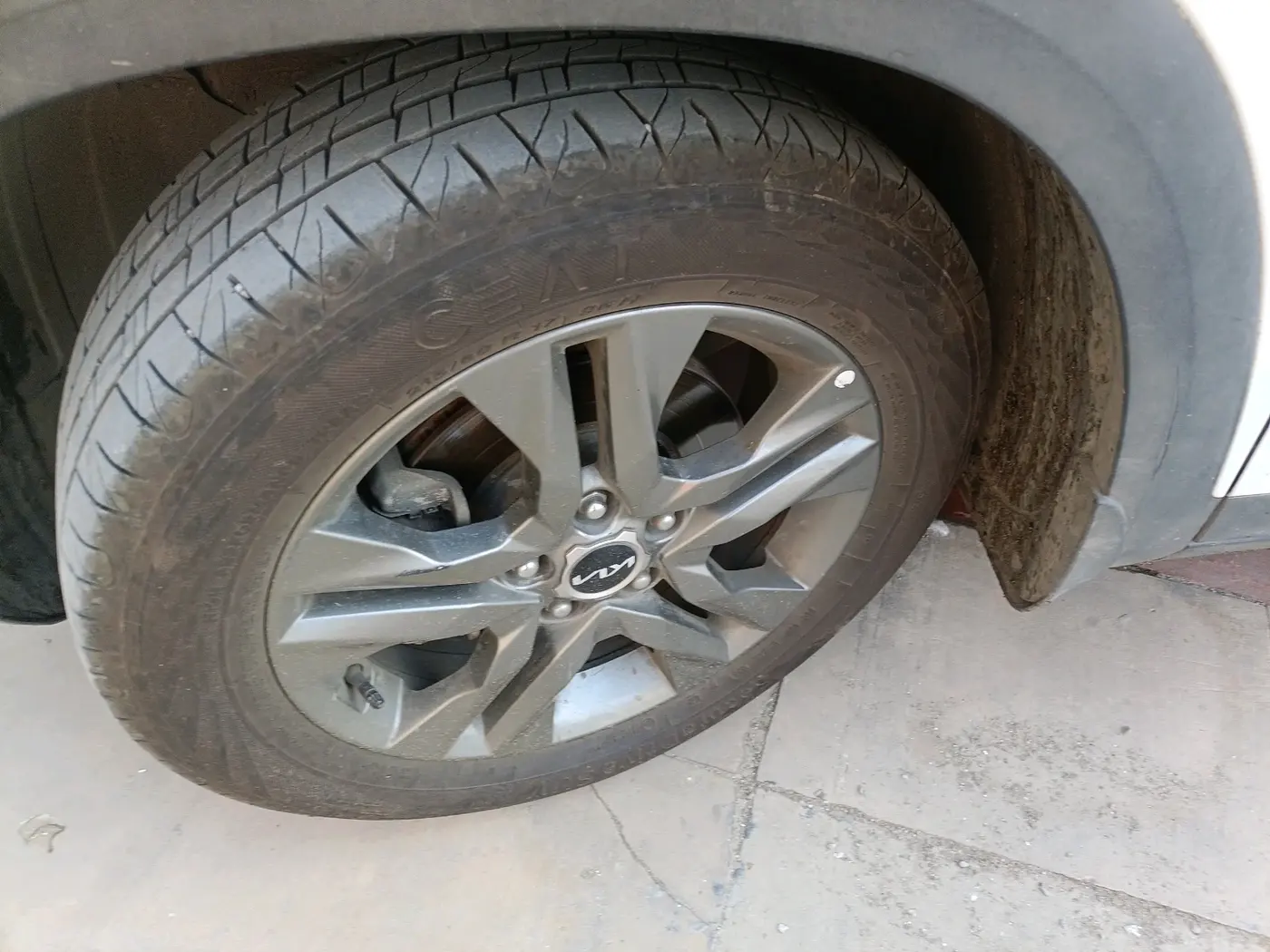 2022 KIA SELTOS HTX 1.5 DIESEL AT, Diesel, Automatic, 1,03,922 km, tyre