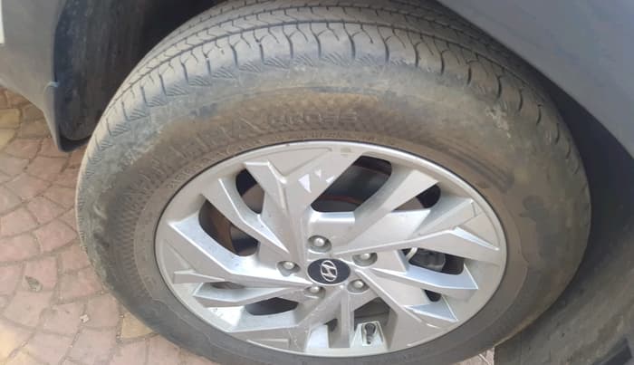 2021 Hyundai Creta SX EXECUTIVE 1.5 PETROL, Petrol, Manual, 68,063 km, tyre