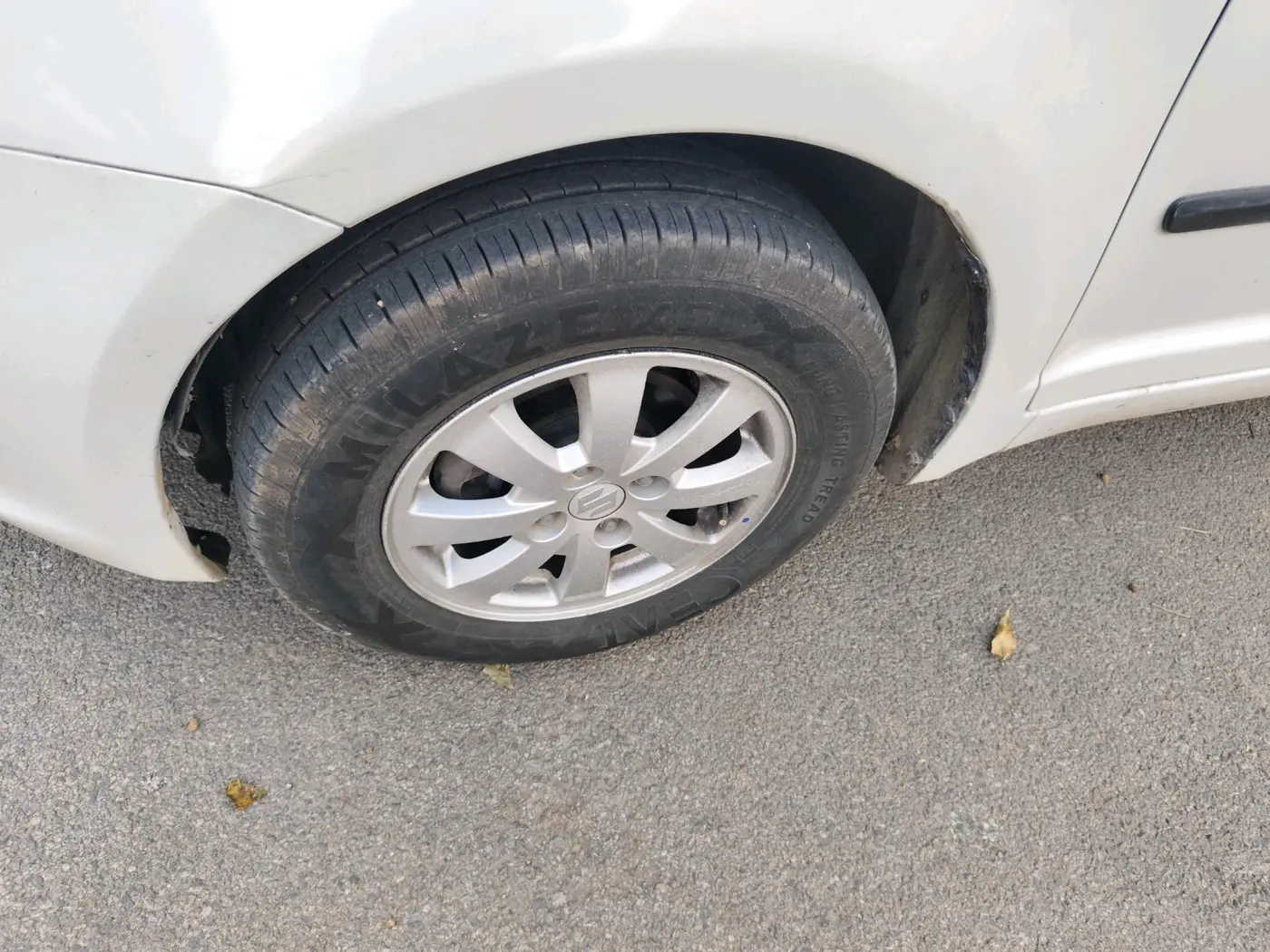 2010 Maruti Swift ZXI, Petrol, Manual, 38,020 km, tyre