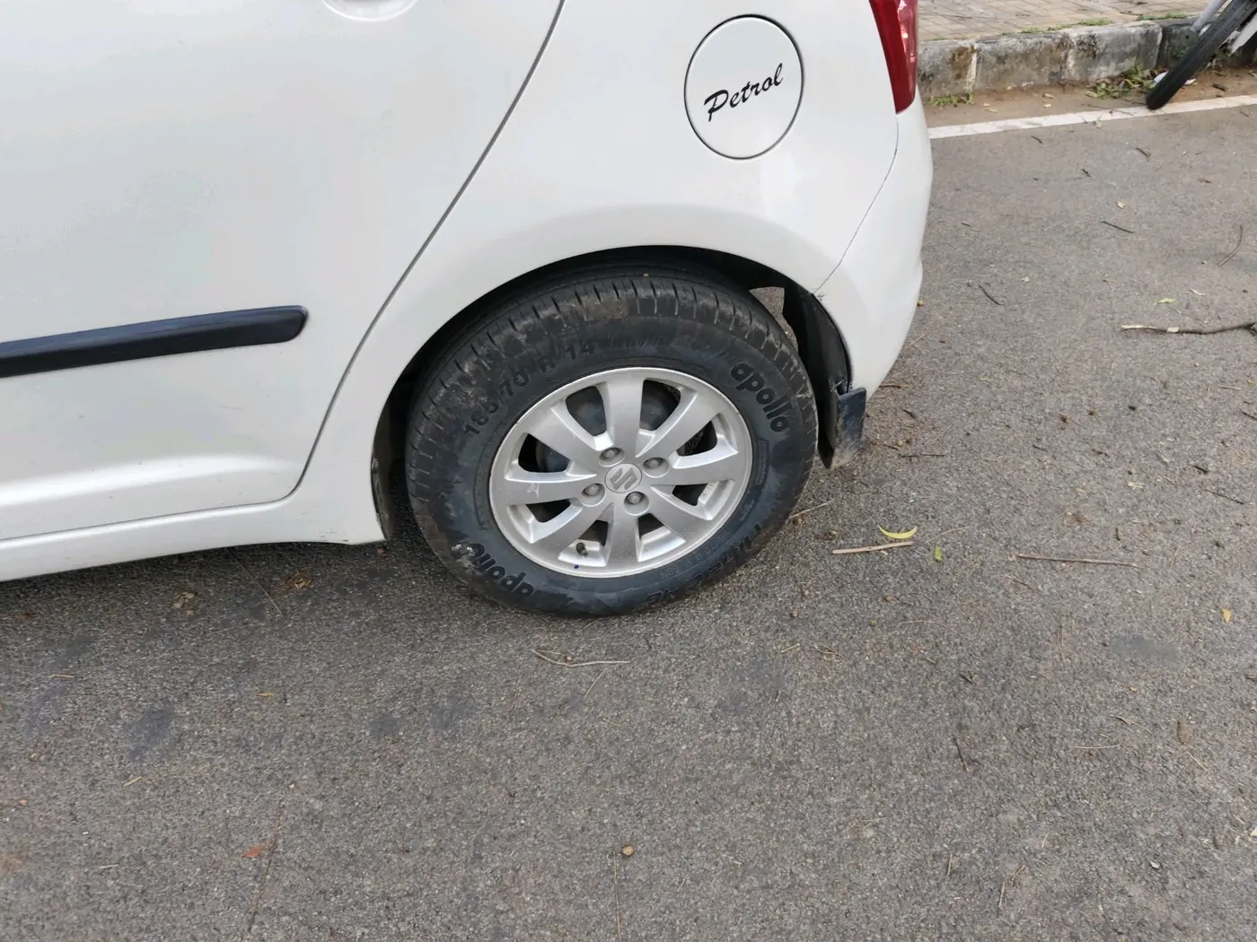 2010 Maruti Swift ZXI, Petrol, Manual, 38,020 km, tyre
