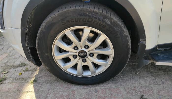 2018 Mahindra XUV500 W9, Diesel, Manual, 98,624 km, tyre