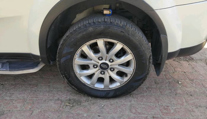 2018 Mahindra XUV500 W9, Diesel, Manual, 98,624 km, tyre