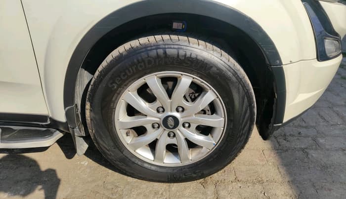 2018 Mahindra XUV500 W9, Diesel, Manual, 98,624 km, tyre