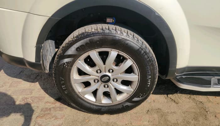 2018 Mahindra XUV500 W9, Diesel, Manual, 98,624 km, tyre