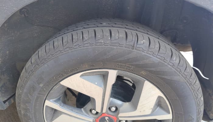 2022 KIA SONET HTX ANNIVERSARY EDITION 1.5, Diesel, Manual, 90,859 km, tyre
