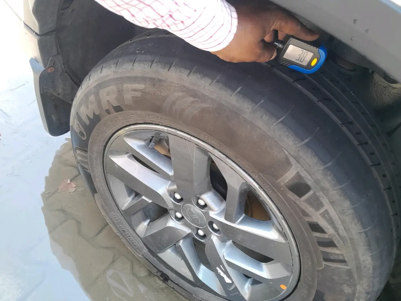 2024 Tata Safari PURE PLUS, Diesel, Manual, 34,385 km, tyre