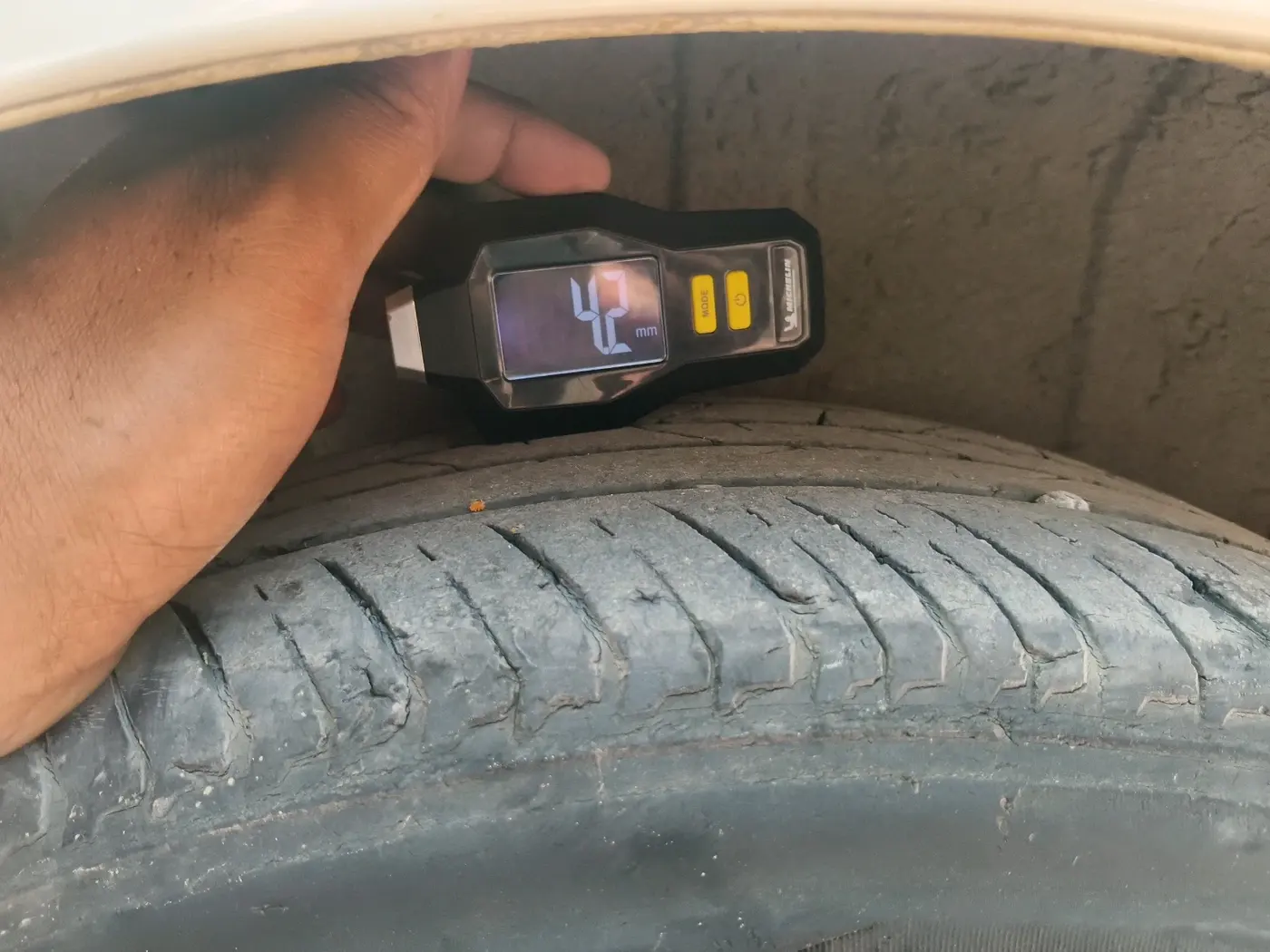 2022 Maruti Ertiga VXI CNG, CNG, Manual, 93,762 km, tyre