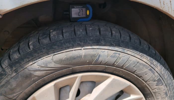 2019 Maruti Swift LXI, Petrol, Manual, 1,07,669 km, tyre