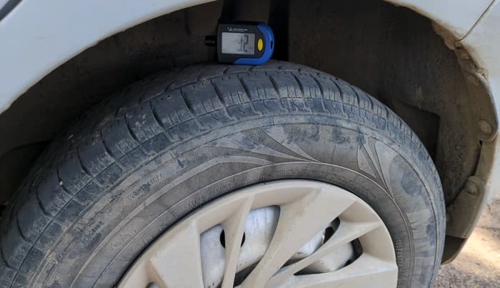 2019 Maruti Swift LXI, Petrol, Manual, 1,07,669 km, tyre