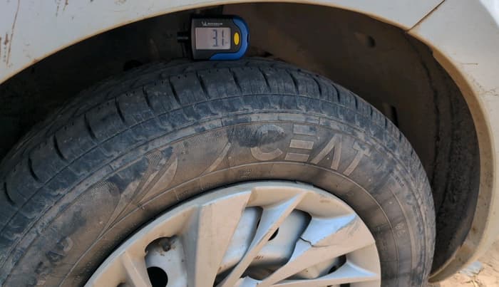2019 Maruti Swift LXI, Petrol, Manual, 1,07,669 km, tyre