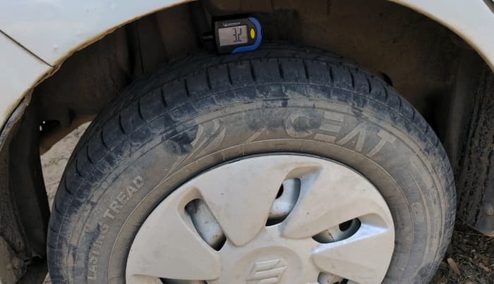 2019 Maruti Swift LXI, Petrol, Manual, 1,07,669 km, tyre