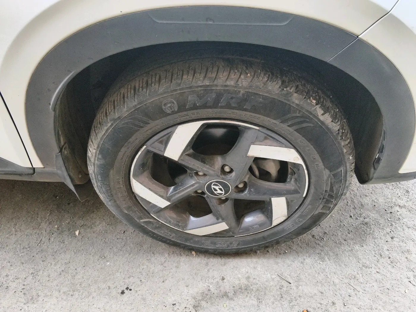 2019 Hyundai VENUE SX PLUS 1.0 TURBO DCT, Petrol, Automatic, 52,867 km, tyre
