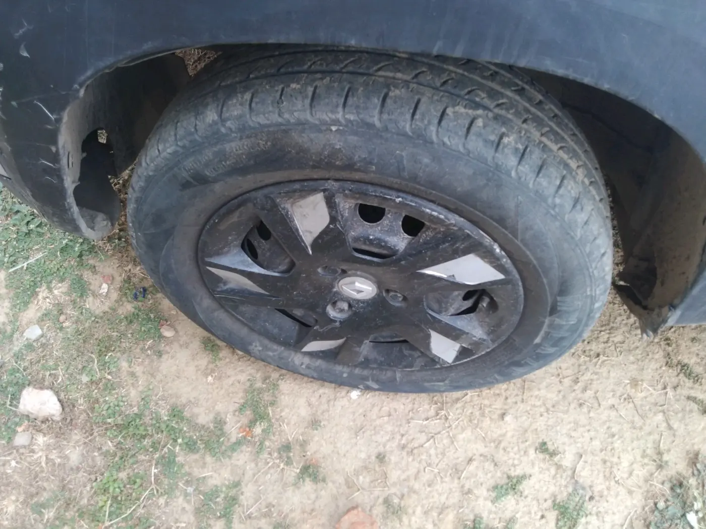 2021 Renault Kwid RXL, Petrol, Manual, 7,00,000 km, tyre