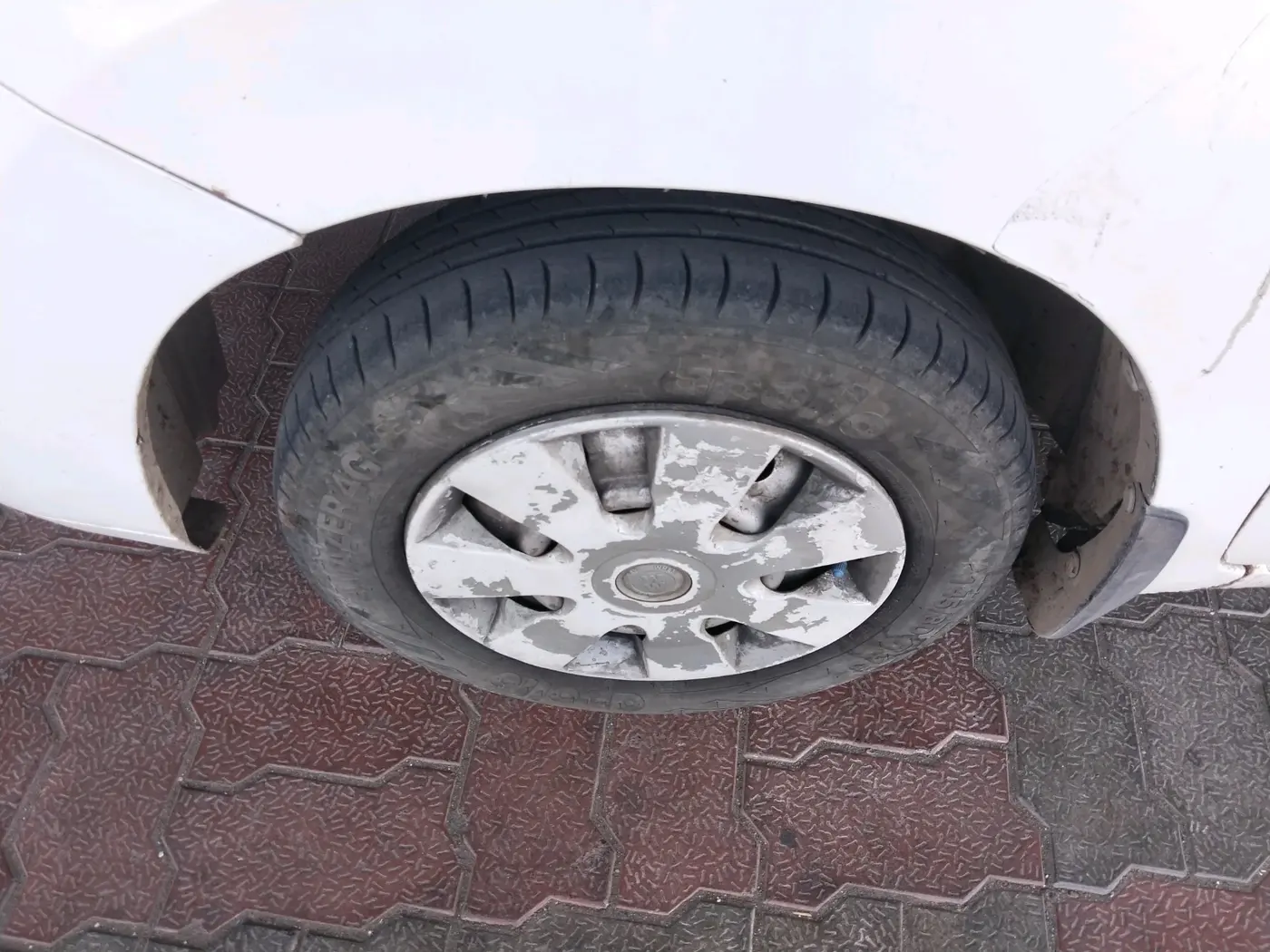2012 Maruti Wagon R 1.0 LXI, CNG, Manual, 1,36,530 km, tyre