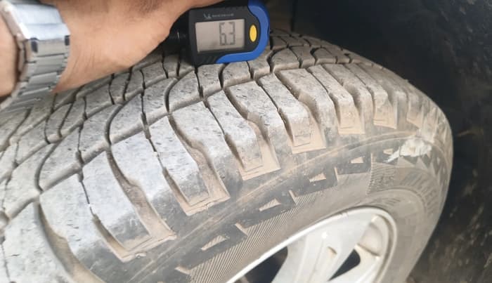 2014 Mahindra XUV500 W8, Diesel, Manual, 1,18,921 km, tyre