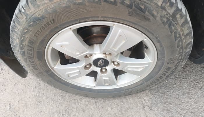 2014 Mahindra XUV500 W8, Diesel, Manual, 1,18,921 km, tyre