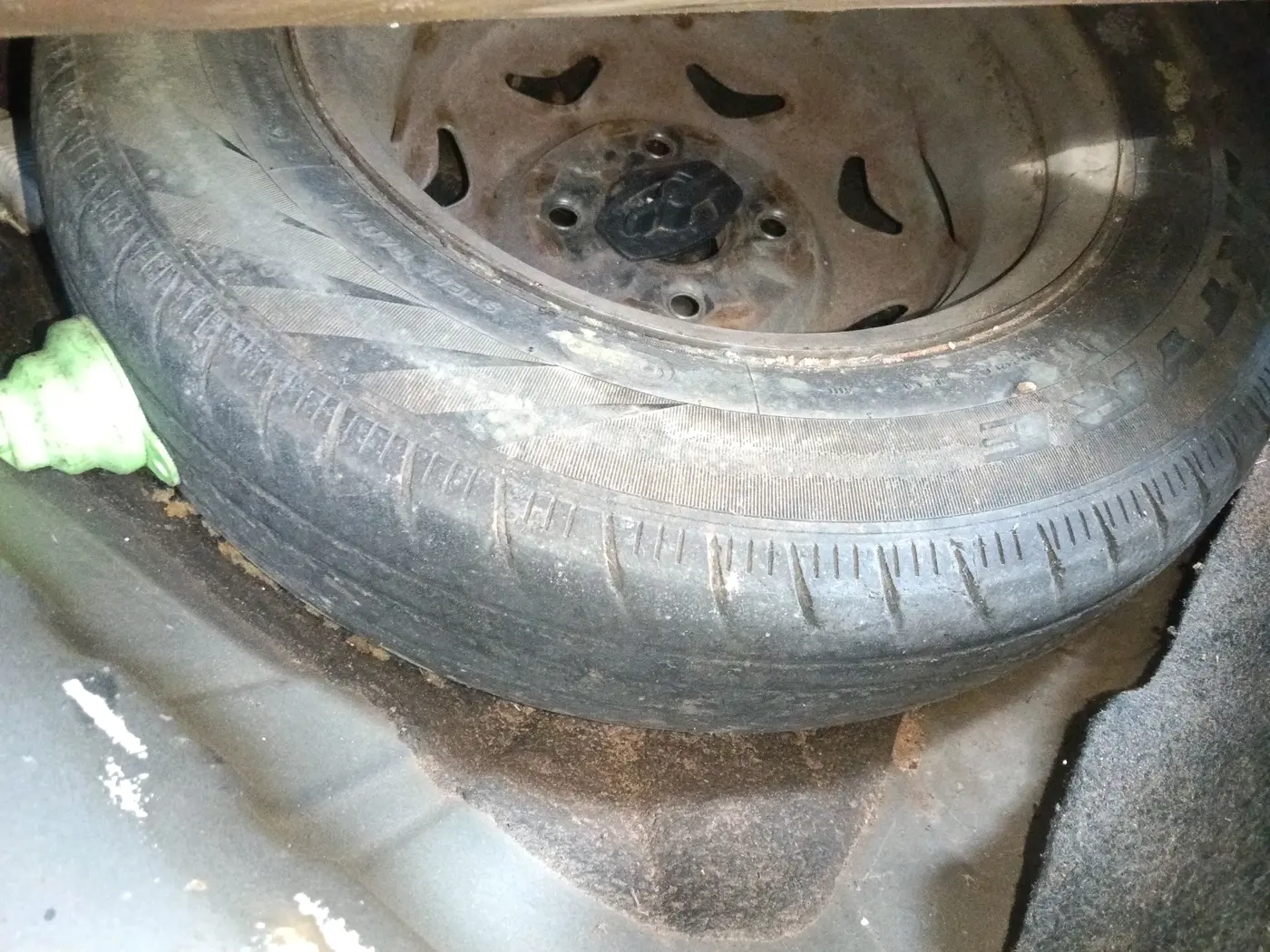 1998 Maruti Esteem AX, Petrol, Automatic, 43,013 km, tyre