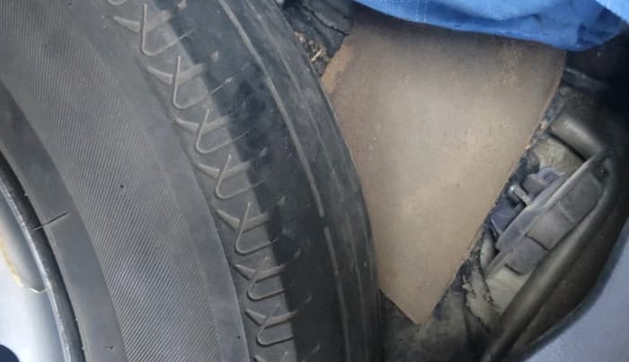 2022 Maruti Dzire LXI, Petrol, Manual, 97,399 km, tyre