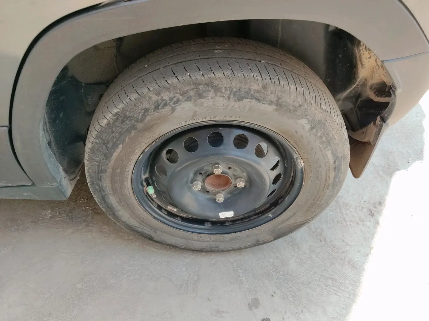 2024 Tata PUNCH ADVENTURE RHYTHM CNG, CNG, Manual, 37,702 km, tyre