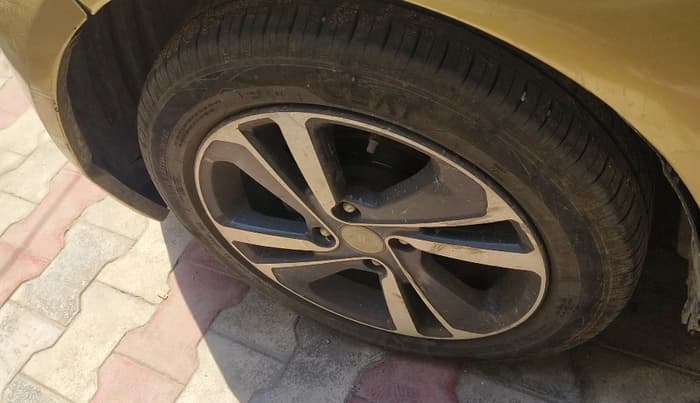 2022 Tata ALTROZ XZ PETROL, Petrol, Manual, 34,233 km, tyre