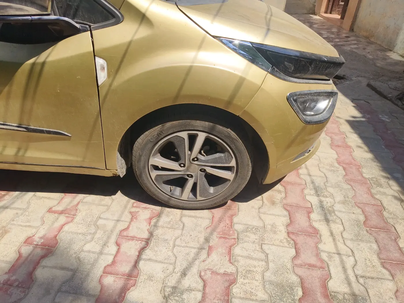 2022 Tata ALTROZ XZ PETROL, Petrol, Manual, 34,233 km, tyre